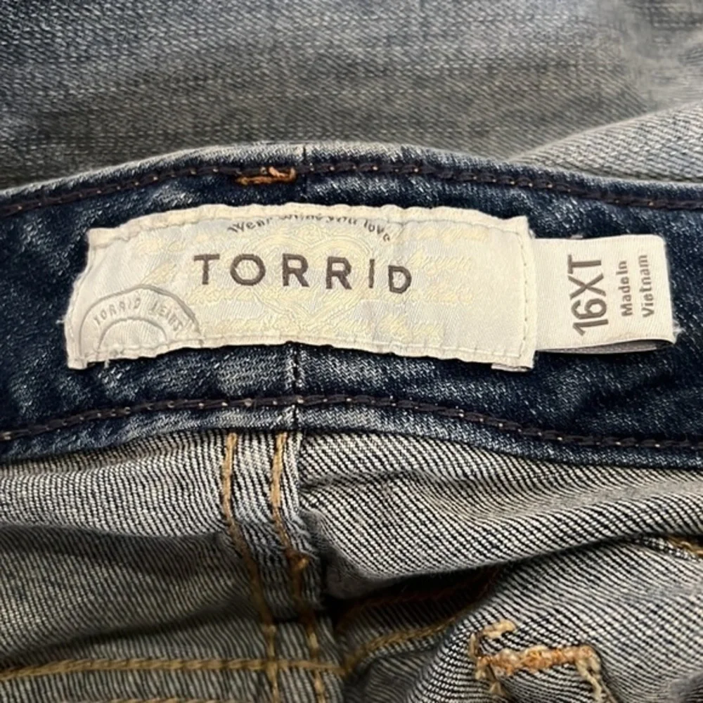 Torrid Women's Mid Rise Comfort Stretch Medium Wash‎ Jeans Size 16XT